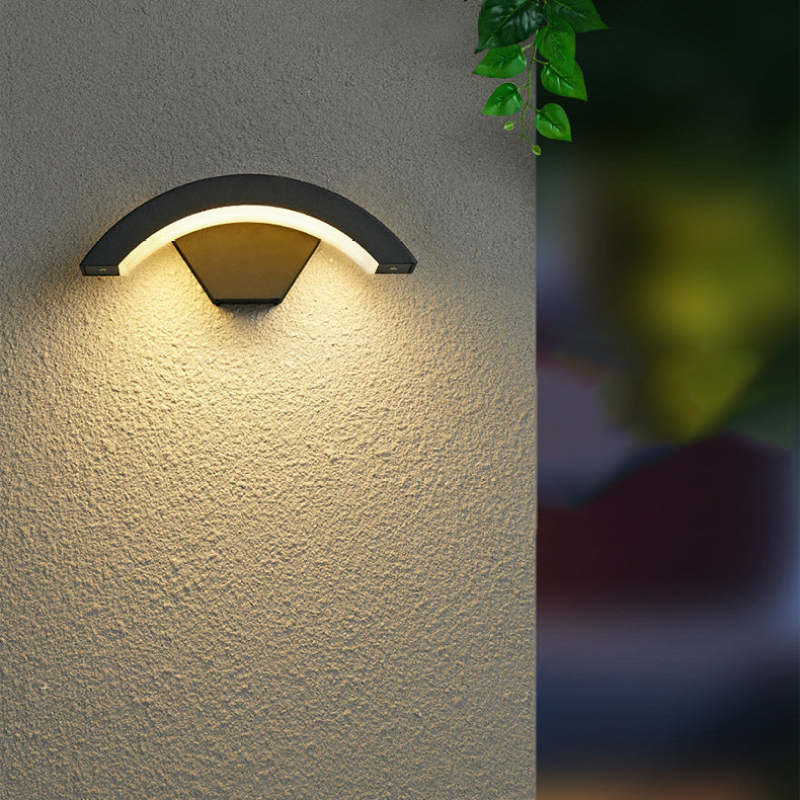 Applique murale extérieure à détecteur Elvon – LED en arc noire, étanche IP65