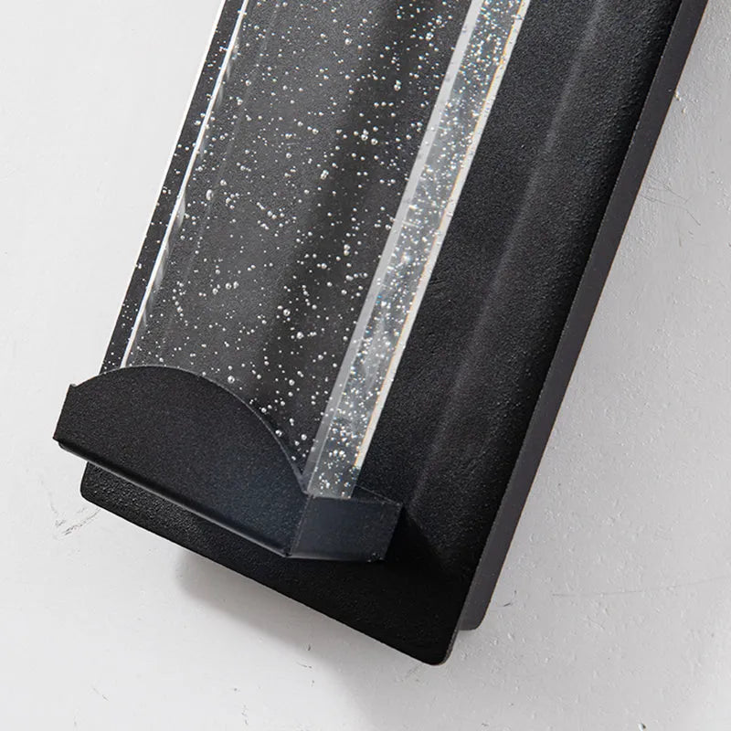 Applique murale extérieure à détecteur Beryn – LED noire, effet ciel étoilé
