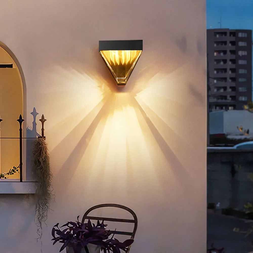 Applique murale extérieure étanche Laxor – Forme diamant, métal et cristal, doré ou noir