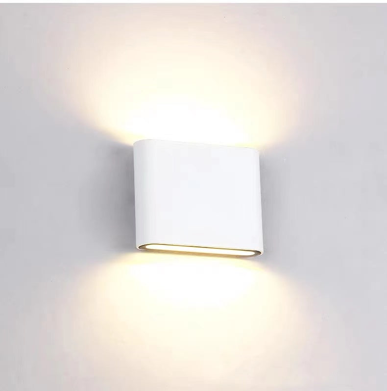 Applique murale extérieure étanche Bastro – Blanc / 6 W / Blanc chaud (2700-3500 K)