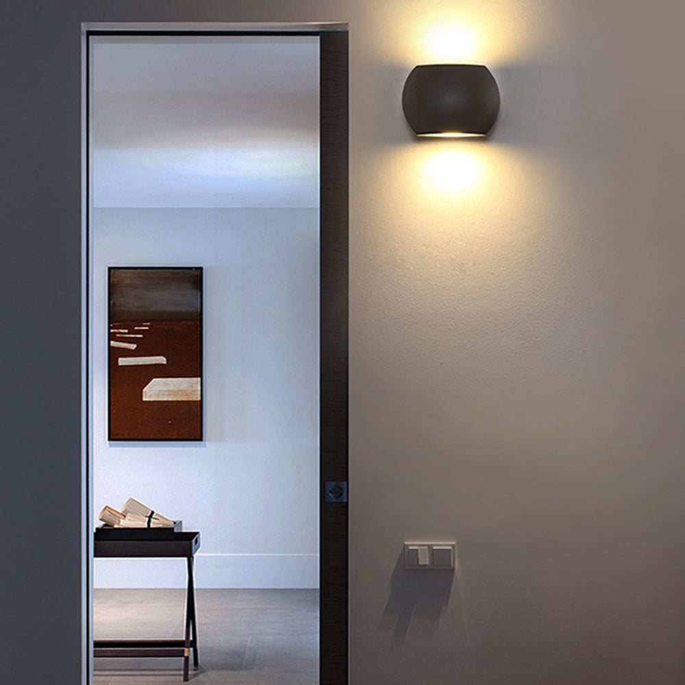 Applique murale extérieure géométrique Ray – Aluminium et verre, LED étanche noire ou grise