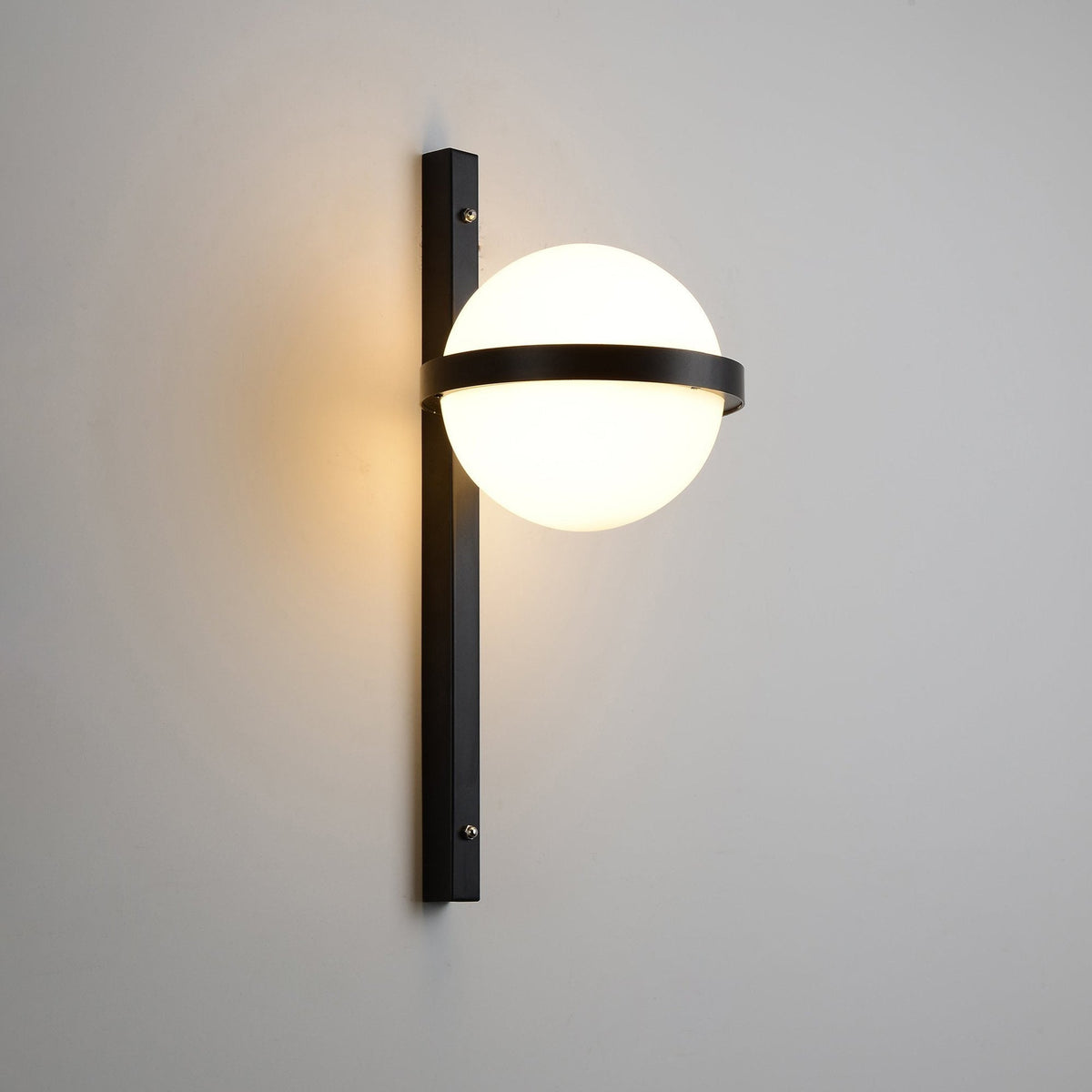 Applique murale extérieure à globes Ray – Sphères opalines LED étanches, version verticale
