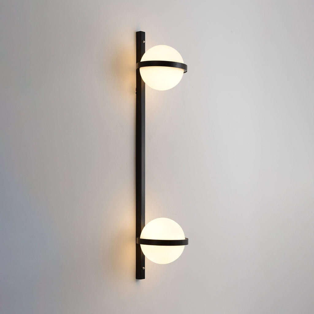 Applique murale extérieure à globes Ray – Sphères opalines LED étanches, version verticale