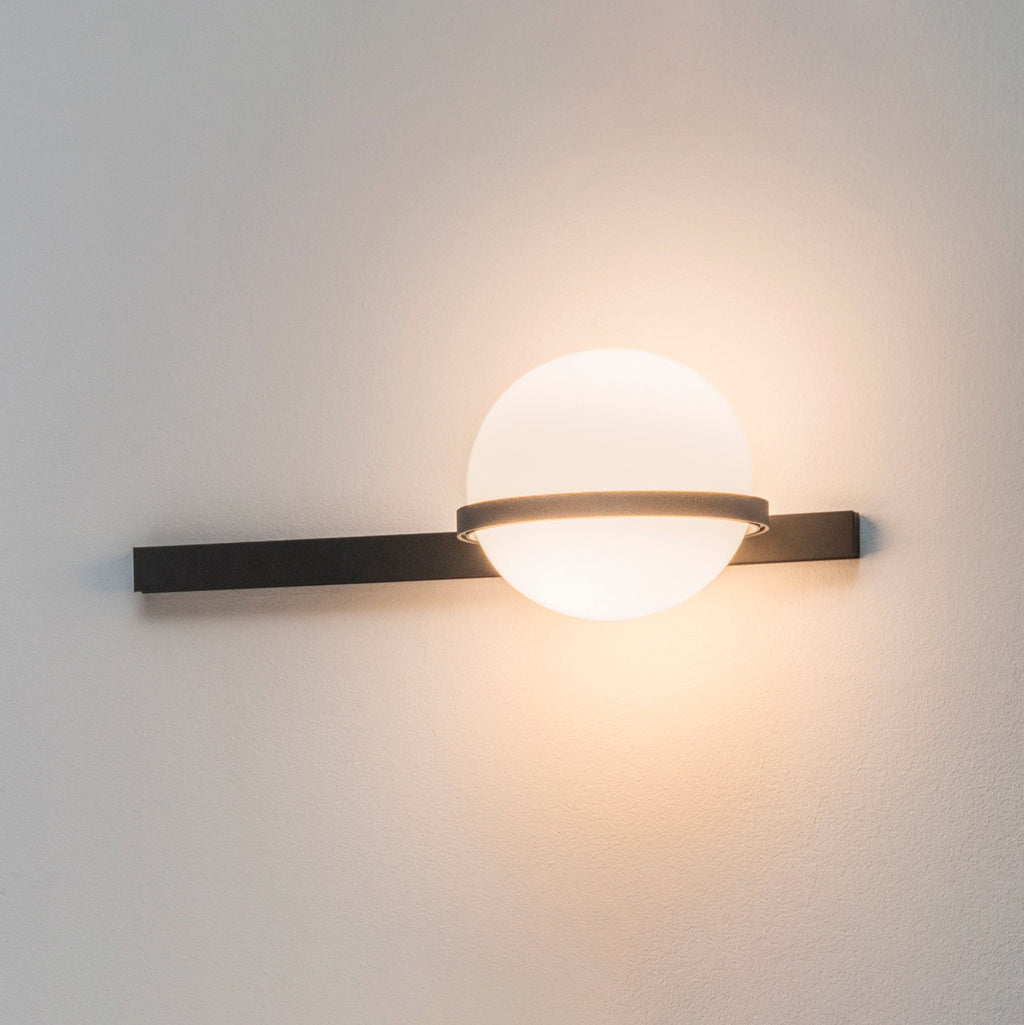 Applique murale extérieure à globes Ray – Sphères opalines LED étanches, version verticale
