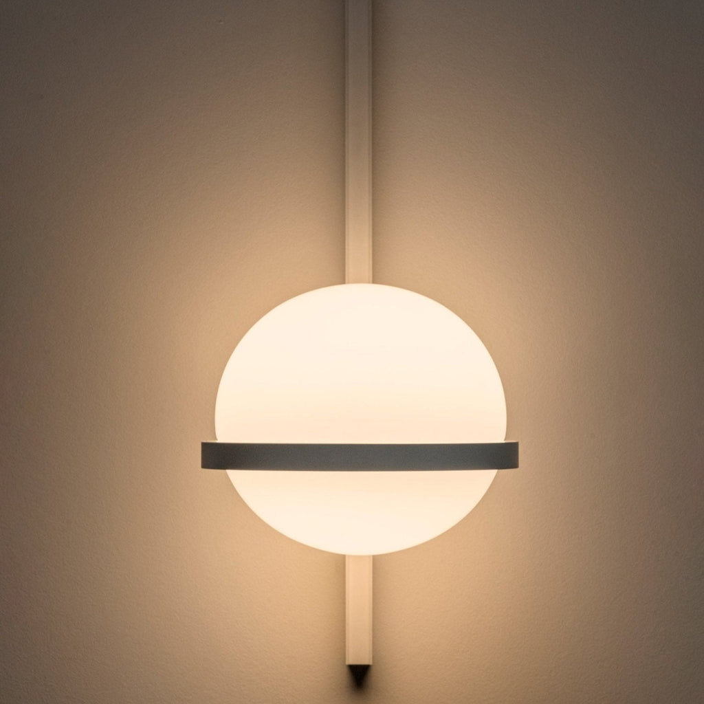 Applique murale extérieure à globes Ray – Sphères opalines LED étanches, version verticale