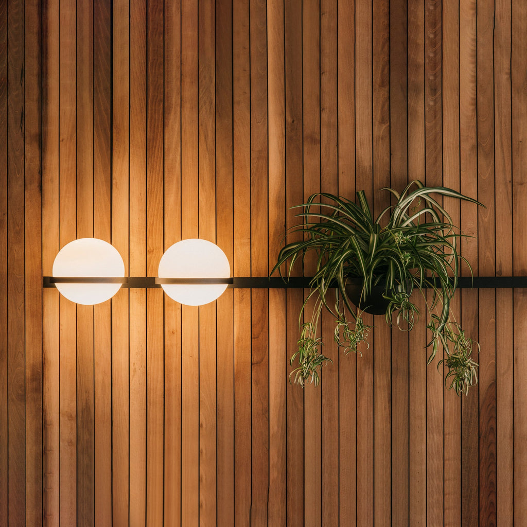 Applique murale extérieure à globes Ray – Sphères opalines LED étanches, version verticale