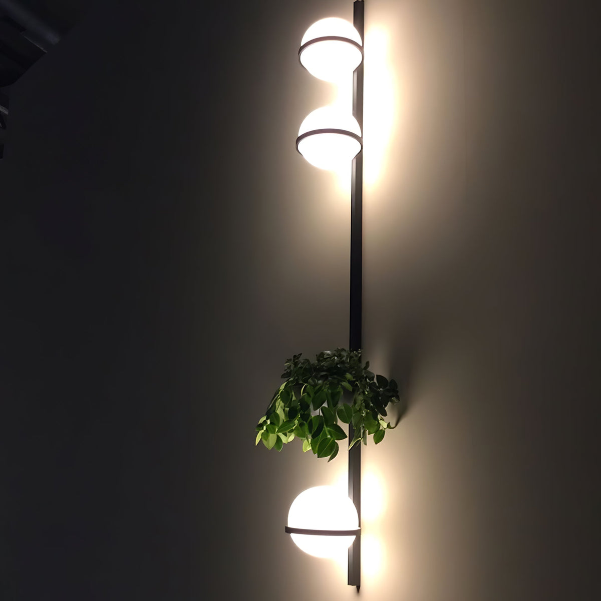 Applique murale extérieure à globes Ray – Sphères opalines LED étanches, version verticale