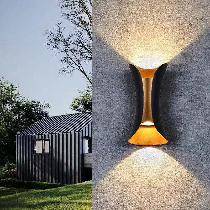 Applique murale extérieure incurvée Noxel – LED étanche IP65, noire, blanche ou noir et or