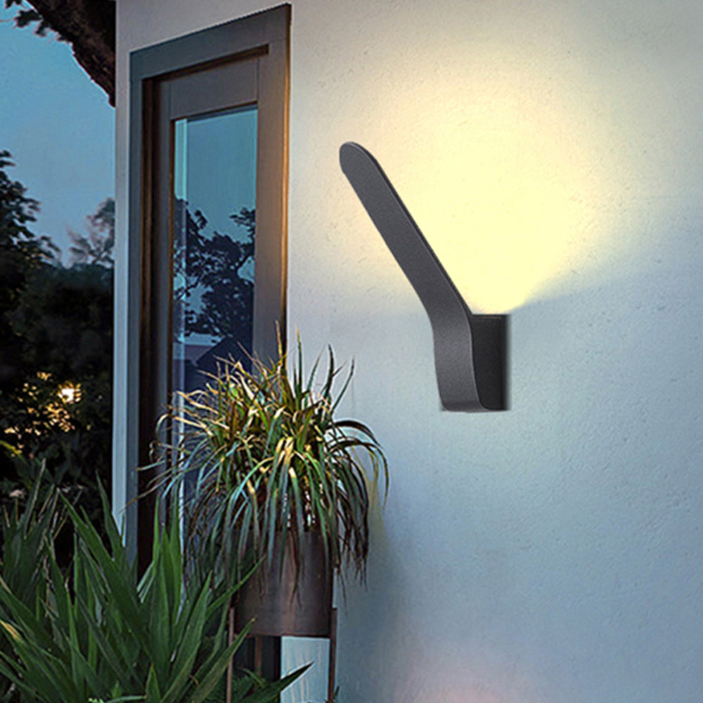 Applique murale extérieure linéaire inclinée Ray – Noir