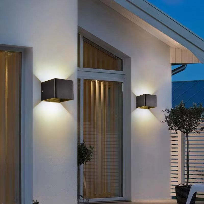 Applique murale extérieure orientable Nexu – Carré LED étanche en métal, 3 coloris