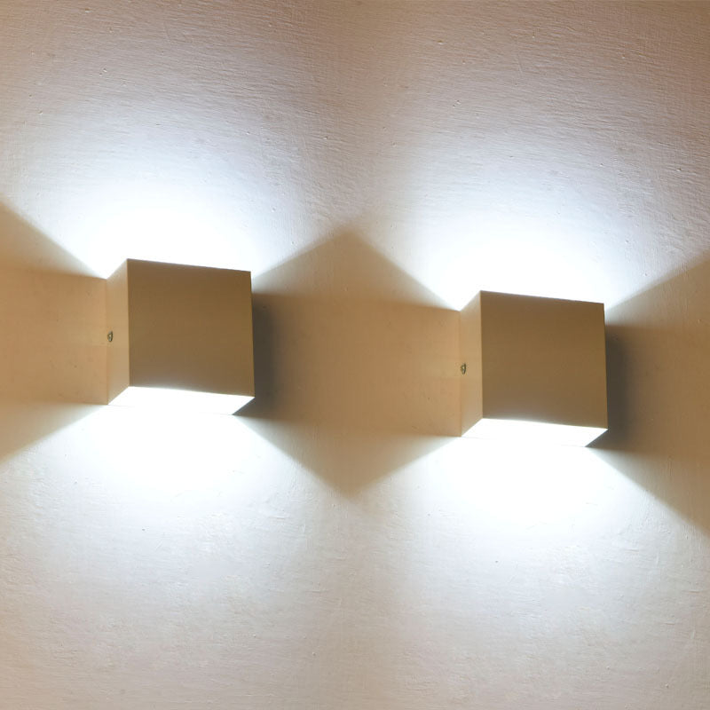 Applique murale extérieure orientable Nexu – Carré LED étanche en métal, 3 coloris