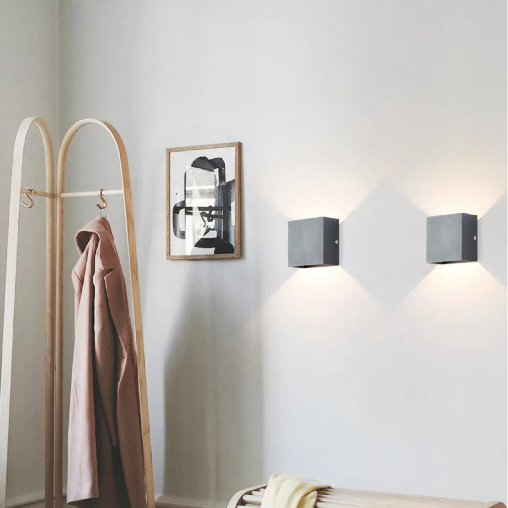 Applique murale extérieure orientable Nexu – Carré LED étanche en métal, 3 coloris