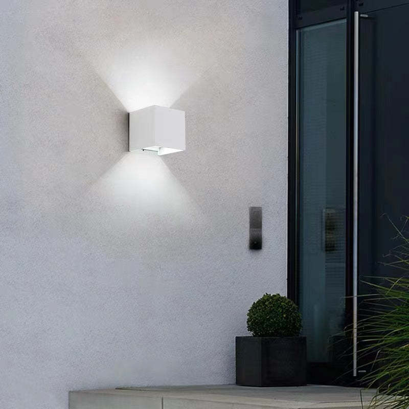 Applique murale extérieure orientable Nexu – Carré LED étanche en métal, 3 coloris