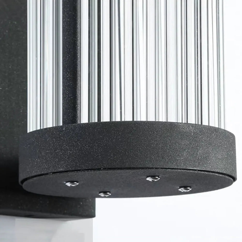 Applique murale extérieure semi-cylindrique Yoru – Métal noir et verre, LED étanche