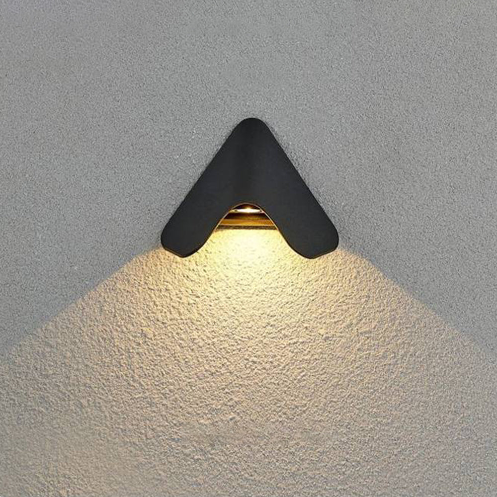 Applique murale extérieure triangulaire Ray – Aluminium noir ou blanc, blanc chaud