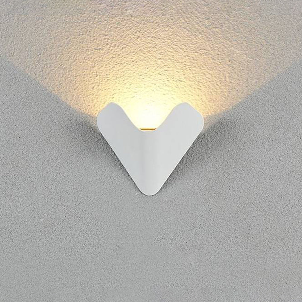 Applique murale extérieure triangulaire Ray – Aluminium noir ou blanc, blanc chaud