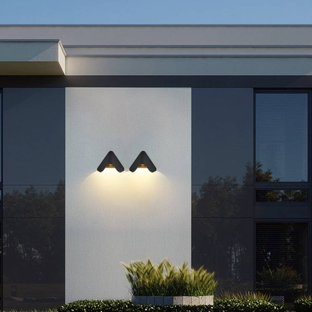 Applique murale extérieure triangulaire Ray – Aluminium noir ou blanc, blanc chaud