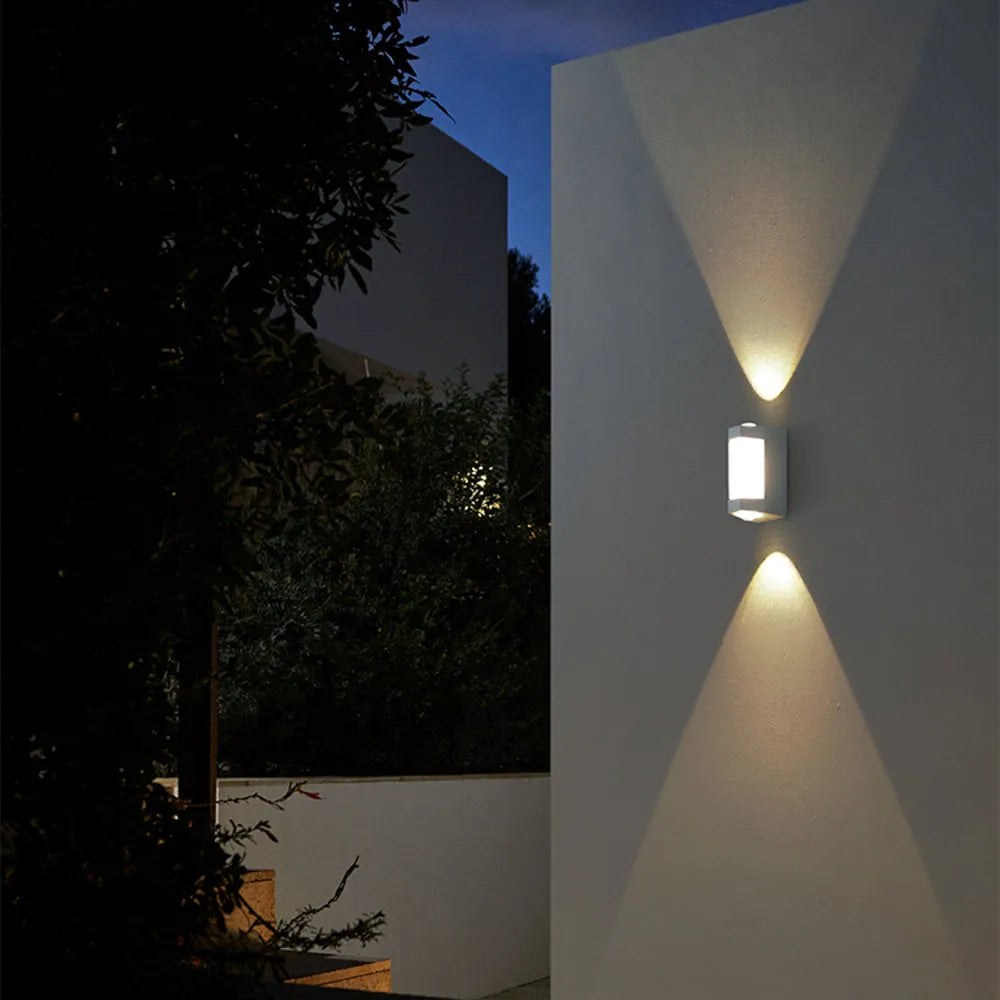 Applique murale extérieure up & down Marve – LED intégrée étanche IP65, noire ou blanche
