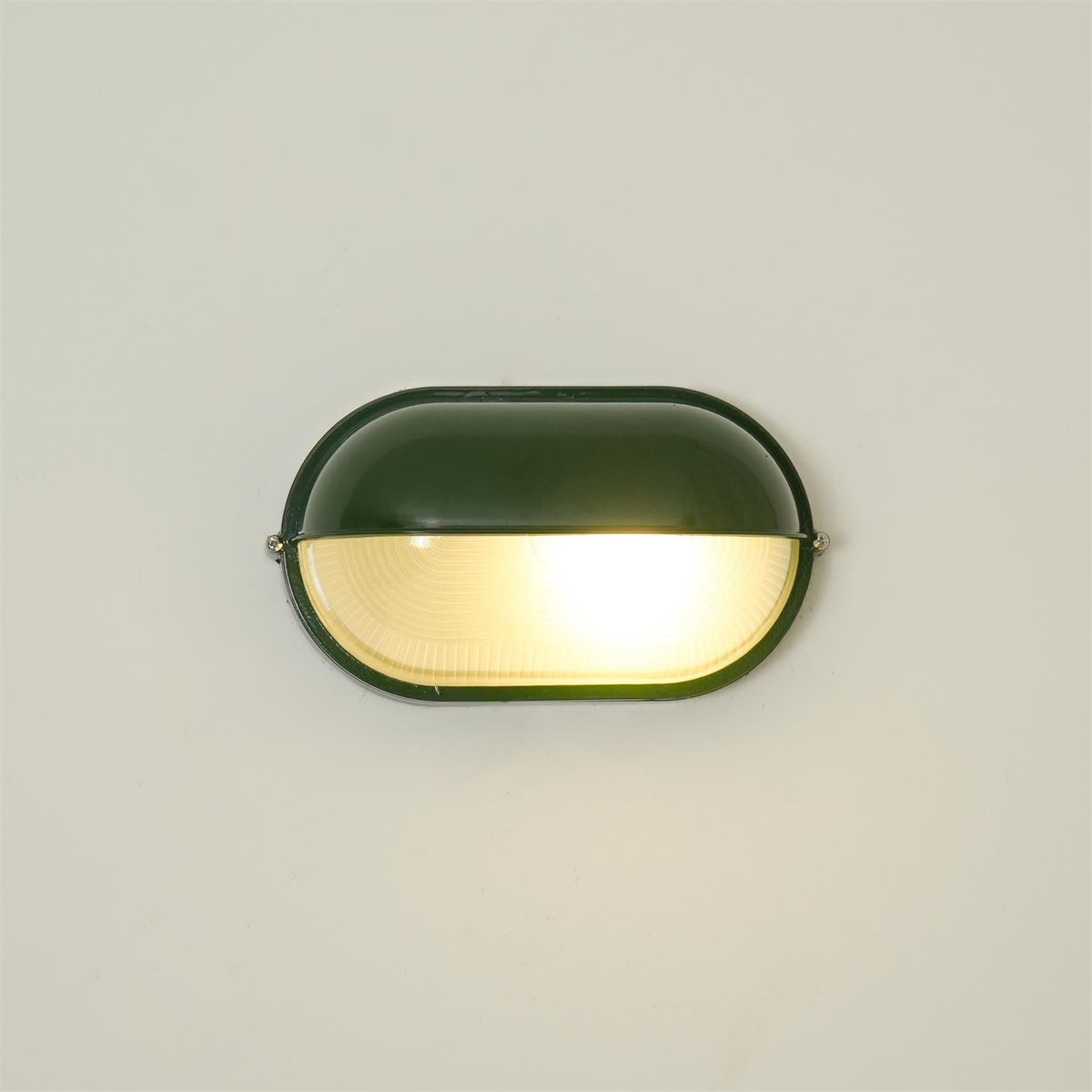 Applique murale extérieure en verre strié Nico – Ovale industrielle, noire ou verte