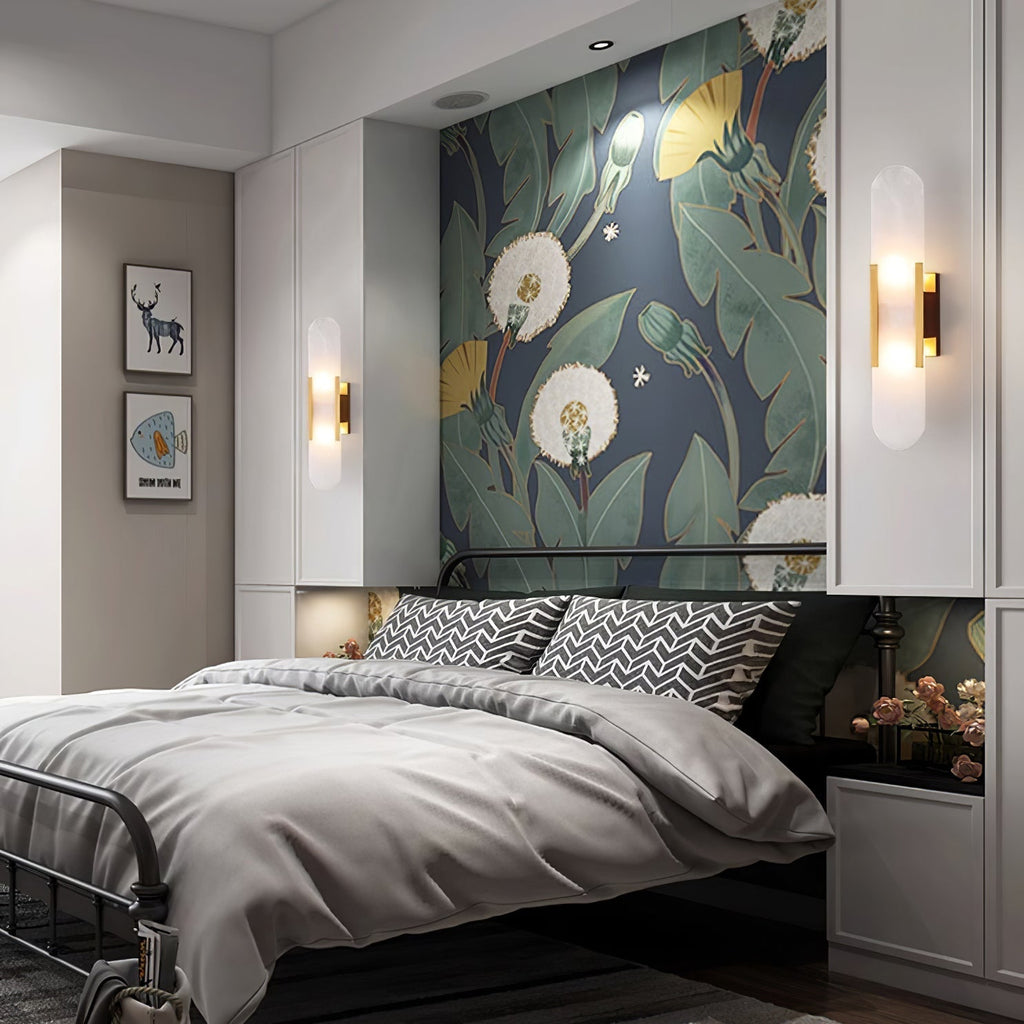Applique murale en albâtre Veo – Silhouette allongée, détails en métal laiton ou cuivre
