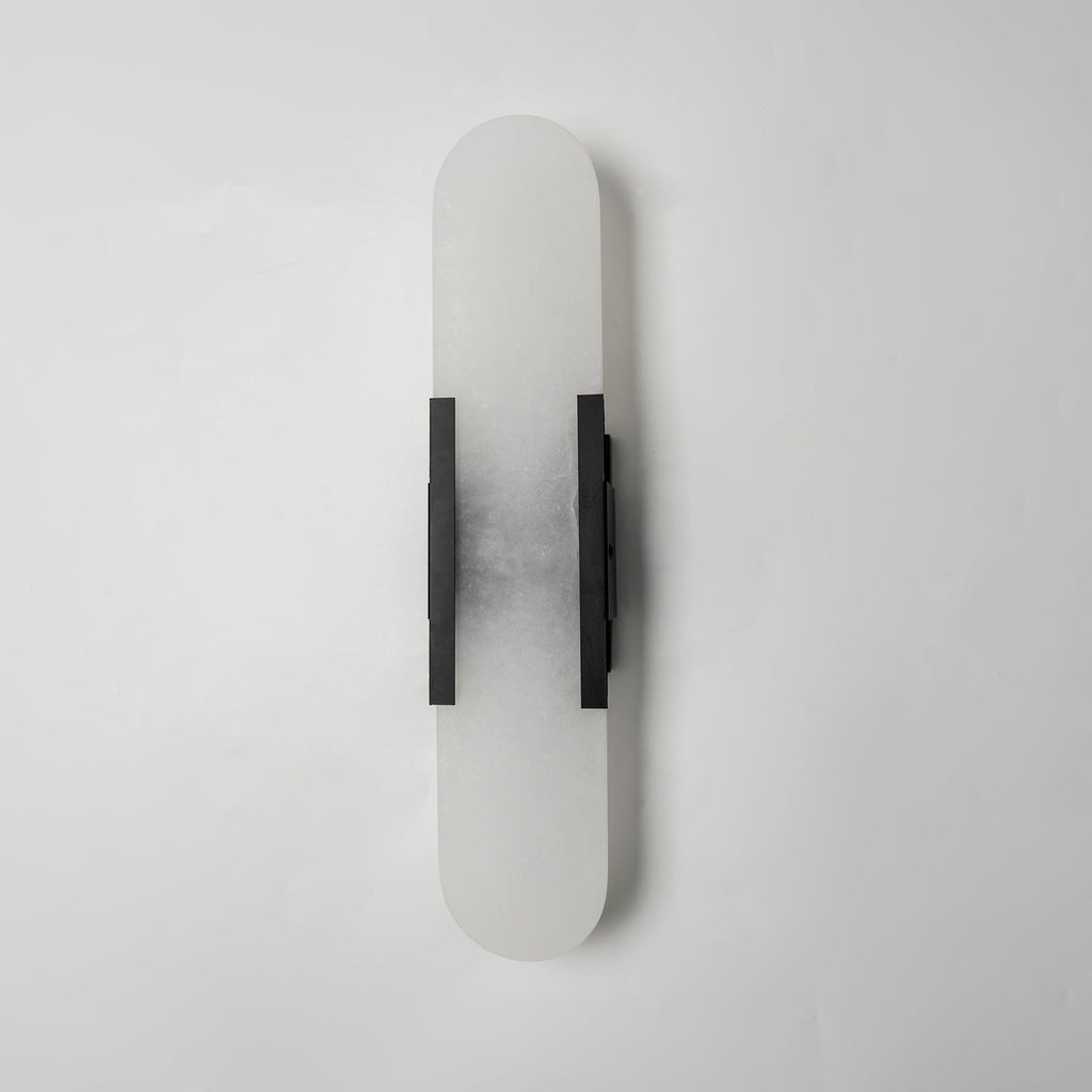 Applique murale en albâtre Veo – Silhouette allongée, détails en métal laiton ou cuivre