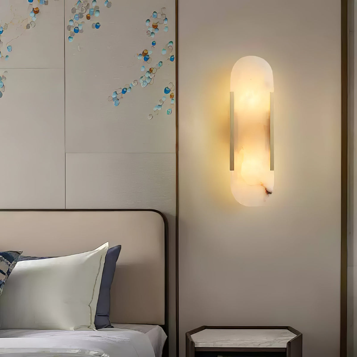 Applique murale en albâtre Veo – Silhouette allongée, détails en métal laiton ou cuivre