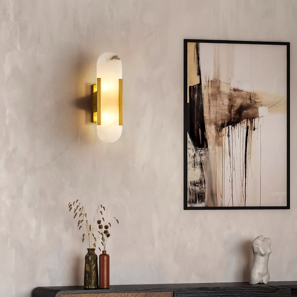 Applique murale en albâtre Veo – Silhouette allongée, détails en métal laiton ou cuivre
