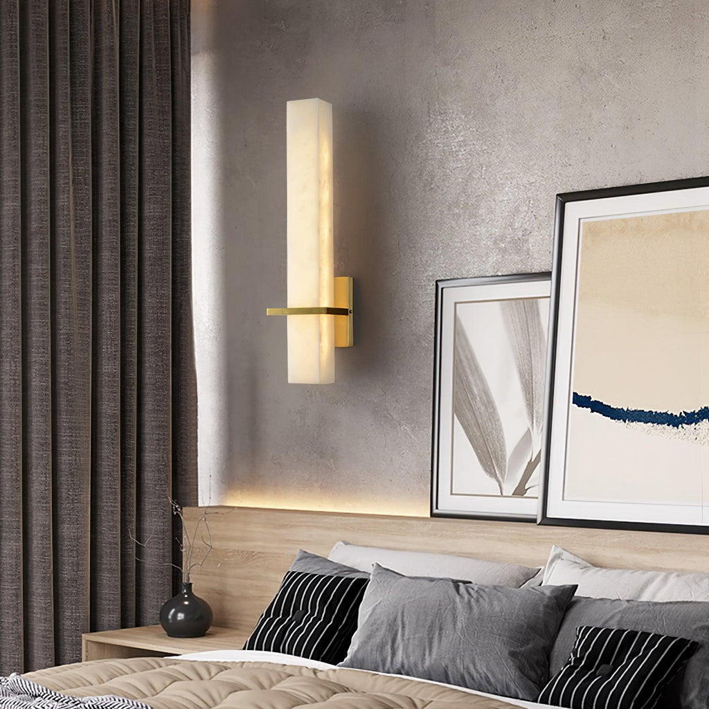 Applique murale en albâtre Ritta – Cube blanc et laiton, LED blanc chaud ou froid
