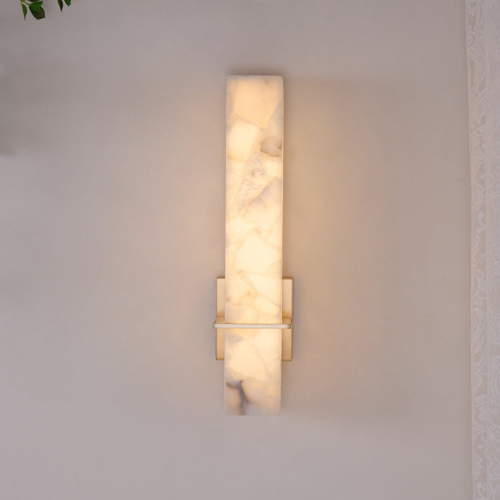 Applique murale en albâtre Ritta – Cube blanc et laiton, LED blanc chaud ou froid
