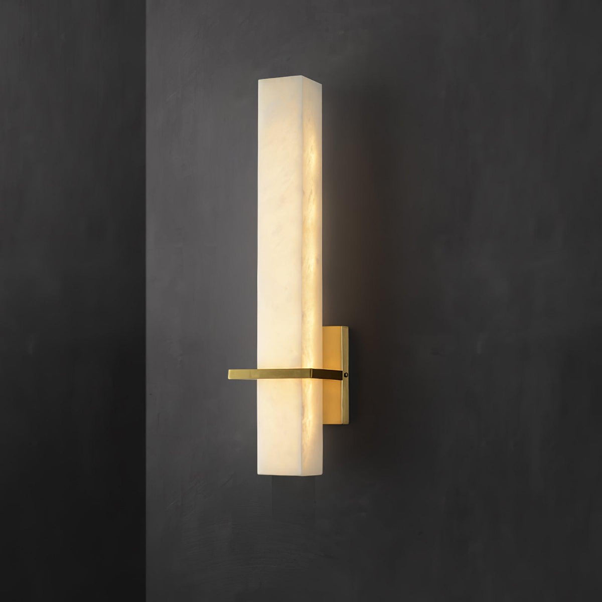 Applique murale en albâtre Ritta – Cube blanc et laiton, LED blanc chaud ou froid