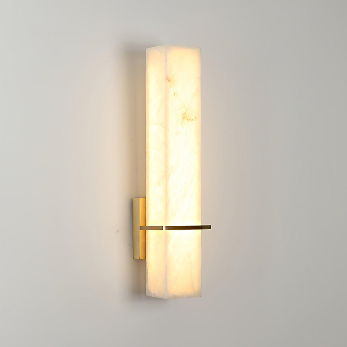 Applique murale en albâtre Ritta – Cube blanc et laiton, LED blanc chaud ou froid