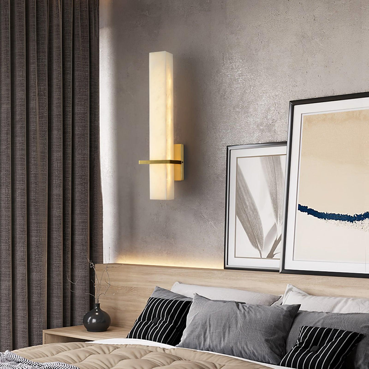 Applique murale en albâtre Ritta – Cube blanc et laiton, LED blanc chaud ou froid