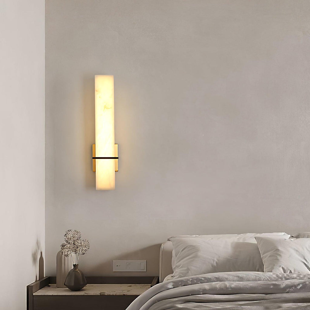 Applique murale en albâtre Ritta – Cube blanc et laiton, LED blanc chaud ou froid