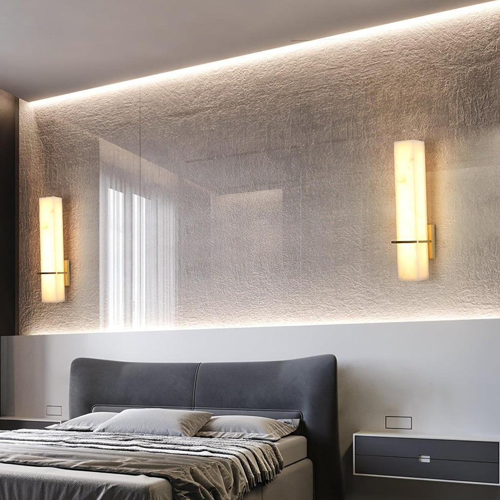 Applique murale en albâtre Ritta – Cube blanc et laiton, LED blanc chaud ou froid