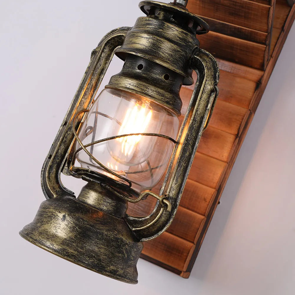 Applique murale lanterne en bois Lyros – Luminaire vintage en pin et métal bronze