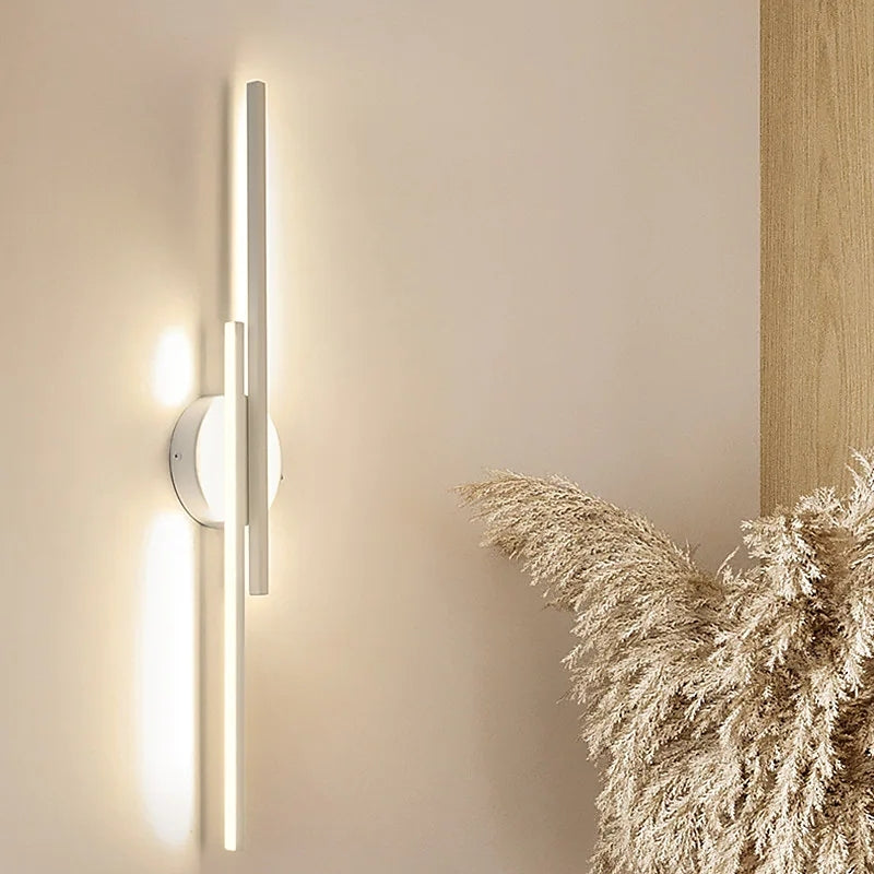 Applique murale LED en métal Elgo – Disque et lignes, noire ou blanche