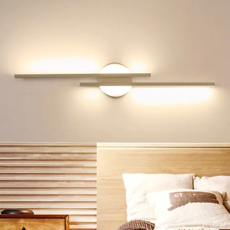 Applique murale LED en métal Elgo – Disque et lignes, noire ou blanche