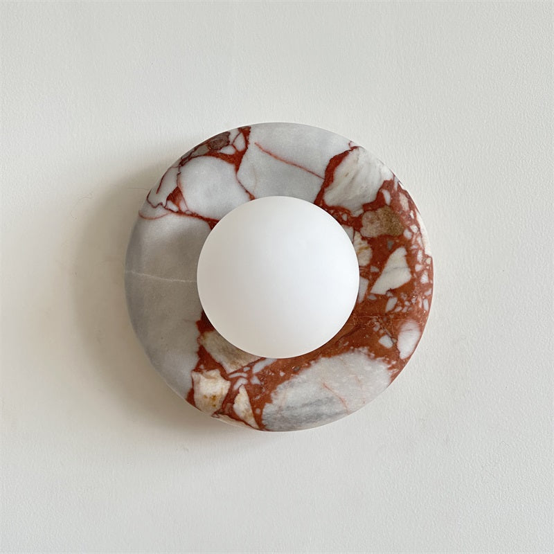 Applique murale en marbre Avi – Globe en verre sur platine de pierre arrondie