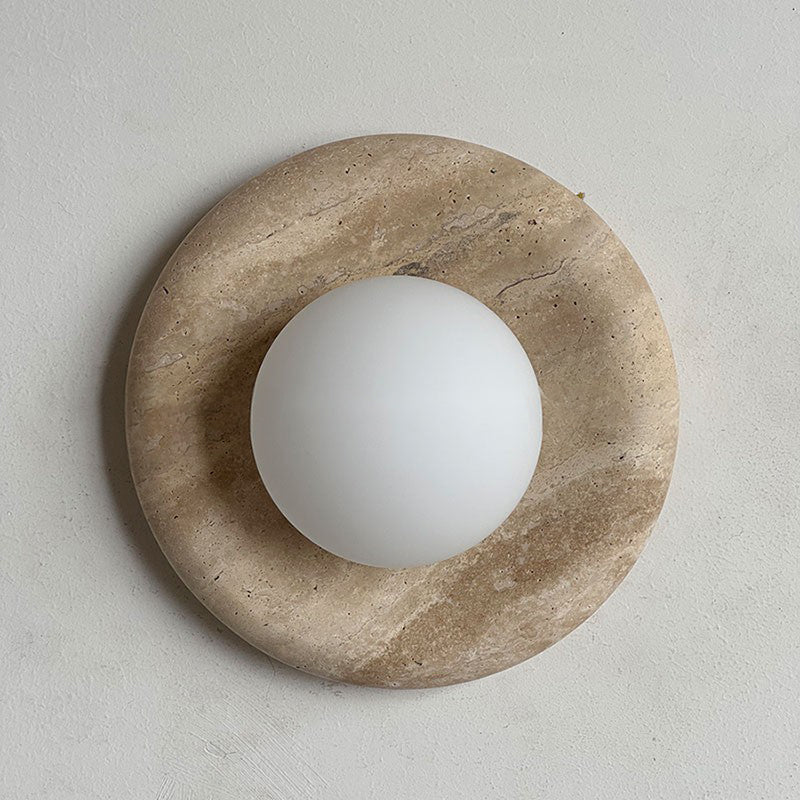 Applique murale en marbre Avi – Globe en verre sur platine de pierre arrondie