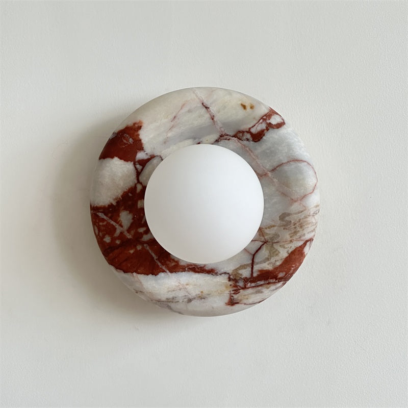 Applique murale en marbre Avi – Globe en verre sur platine de pierre arrondie