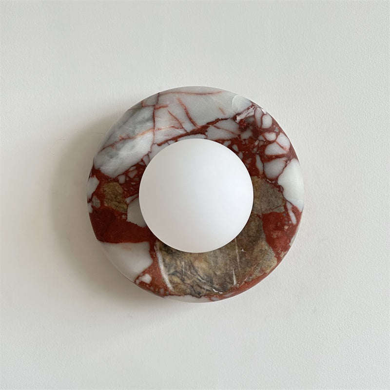 Applique murale en marbre Avi – Globe en verre sur platine de pierre arrondie