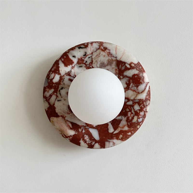 Applique murale en marbre Avi – Globe en verre sur platine de pierre arrondie