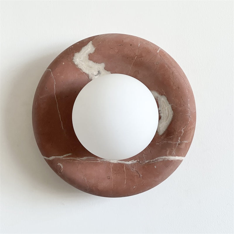 Applique murale en marbre Avi – Globe en verre sur platine de pierre arrondie