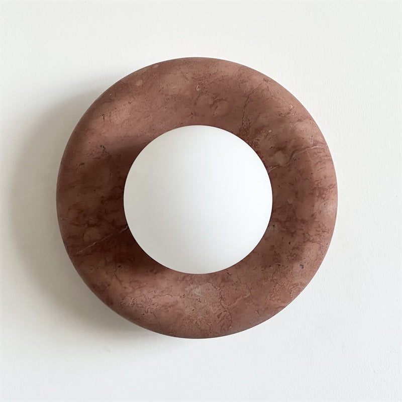 Applique murale en marbre Avi – Globe en verre sur platine de pierre arrondie