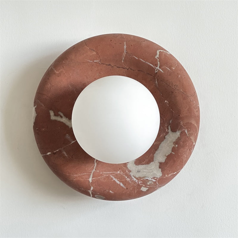 Applique murale en marbre Avi – Globe en verre sur platine de pierre arrondie