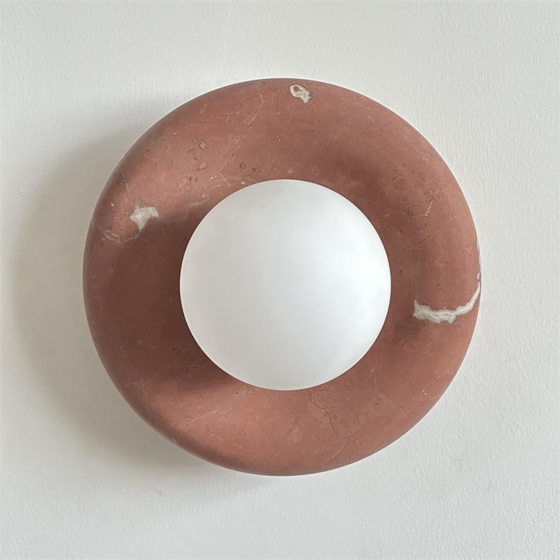 Applique murale en marbre Avi – Globe en verre sur platine de pierre arrondie