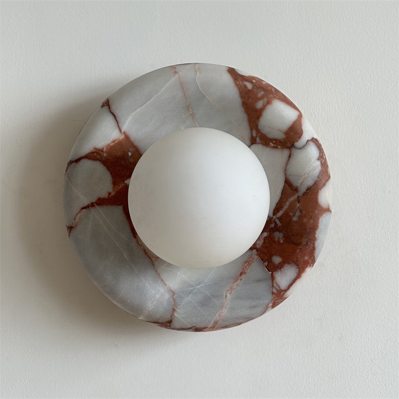 Applique murale en marbre Avi – Globe en verre sur platine de pierre arrondie