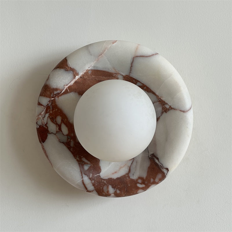 Applique murale en marbre Avi – Globe en verre sur platine de pierre arrondie