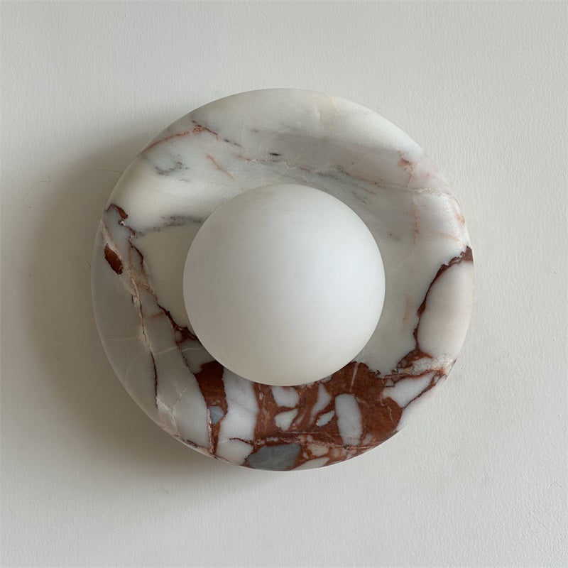 Applique murale en marbre Avi – Globe en verre sur platine de pierre arrondie