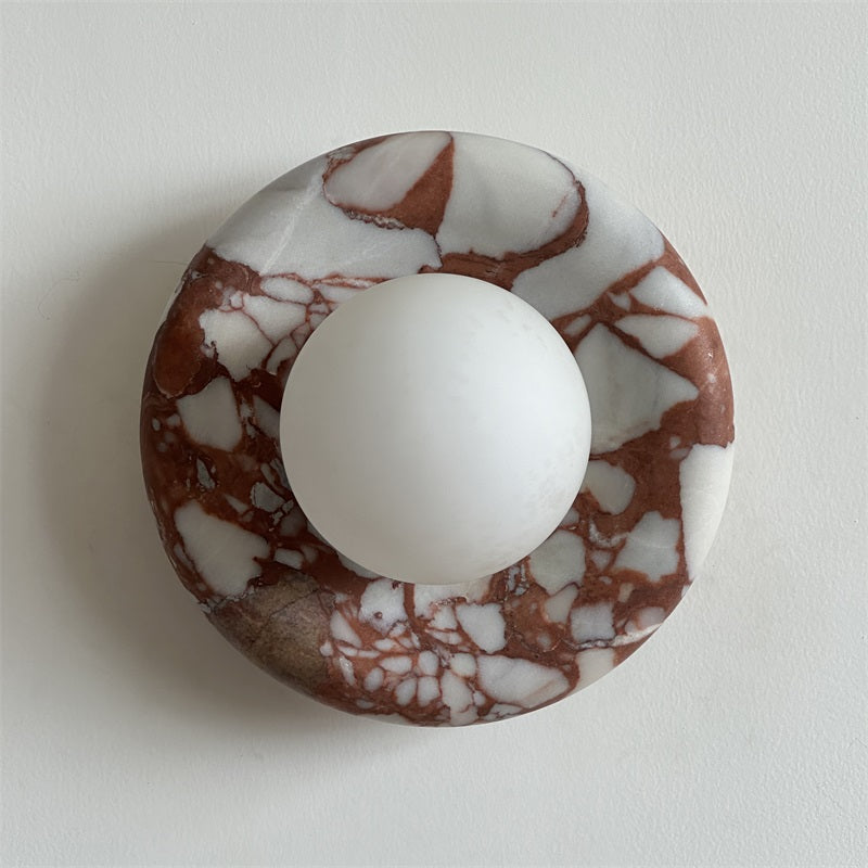 Applique murale en marbre Avi – Globe en verre sur platine de pierre arrondie